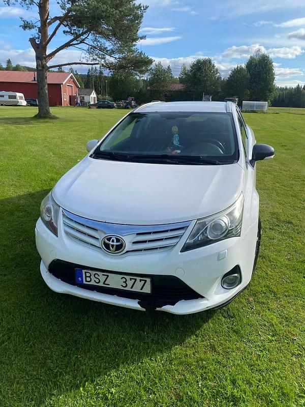 Begagnad Toyota Avensis 126 HK (92 kW) 2012 Kombi