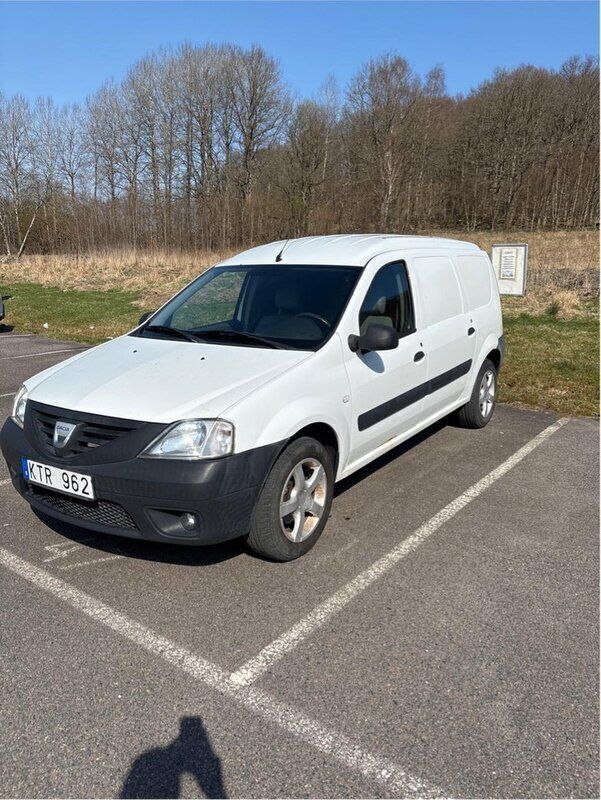 Vit Begagnad 2011 Dacia Logan Sedan | 22 500 kr - Bild 1/4