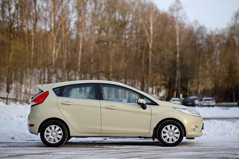 Begagnad Ford Fiesta 82 HK (60 kW) 2009 Metallic Halvkombi