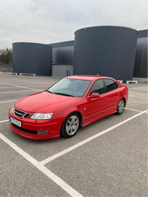 Röd Begagnad 2005 Saab 9-3 Aero Sedan | 35 000 kr (Marknadspris) - Bild 1/4