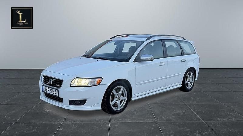 Begagnad Volvo V50 R-Design Momentum 136 HK (100 kW) 2008 Vit Kombi