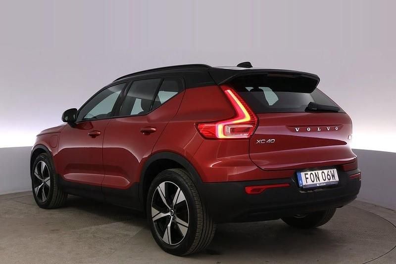Begagnad Volvo XC40 R-Design 261 HK (191 kW) 2022 Röd SUV