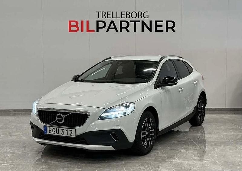 Vit Begagnad 2016 Volvo V40 Momentum Halvkombi | 159 900 kr (Marknadspris) - Bild 1/4