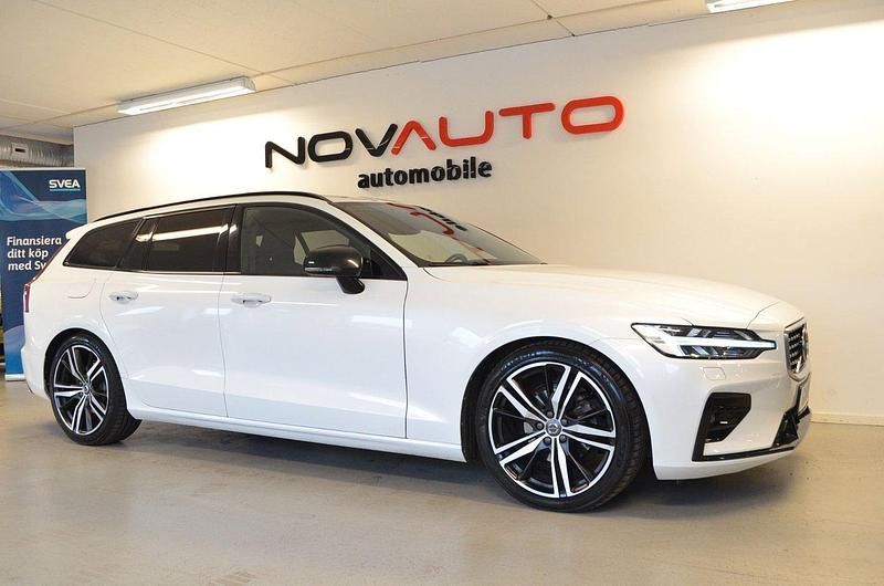 Crystal white pearl metallic Begagnad 2019 Volvo V60 R-Design Kombi | 319 900 kr (Dyr) - Bild 1/4