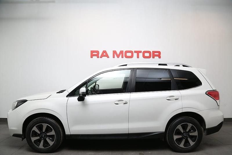 Begagnad Subaru Forester 150 HK (110 kW) 2019 Christel white pearl SUV