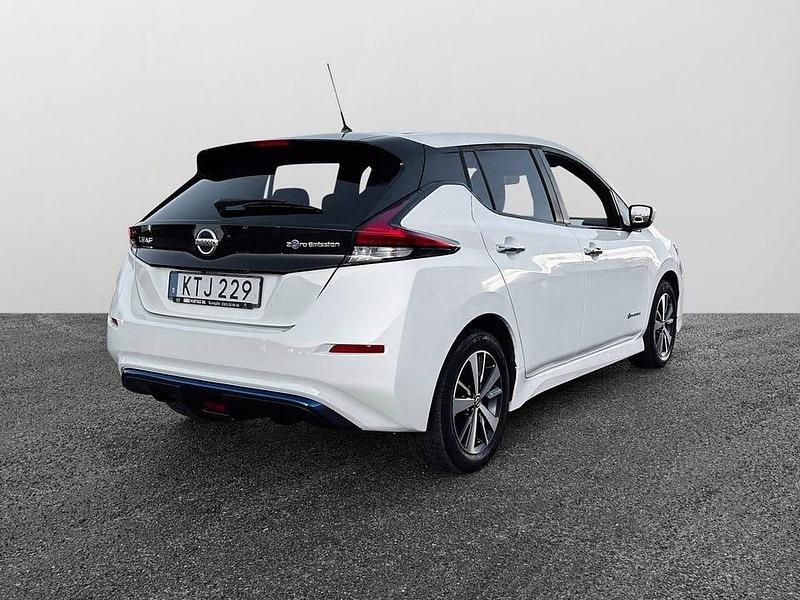 Begagnad Nissan Leaf Acenta 110 kW (150 HK) 2018 Vit Halvkombi