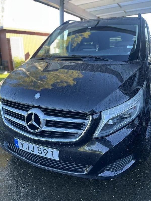 Begagnad 2017 Mercedes V220 Minibuss | 350 000 kr - Bild 1/4