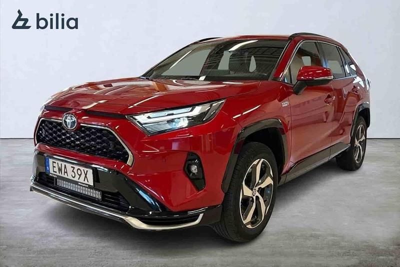 Röd Begagnad 2023 Toyota RAV4 Hybrid SUV | 539 900 kr - Bild 1/1