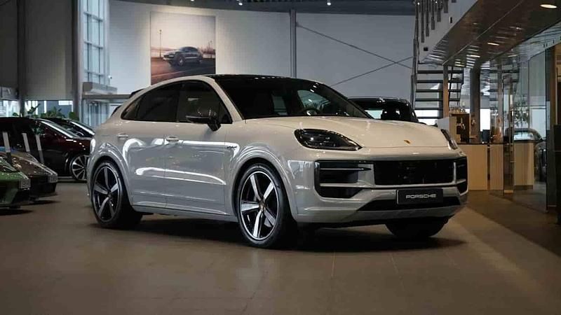 Grå Ny 2025 Porsche Cayenne SUV | 1 578 600 kr - Bild 1/1