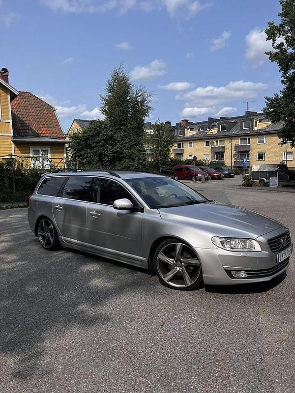 Silver Begagnad 2016 Volvo V70 Momentum Kombi | 125 000 kr (Bra pris) - Bild 1/4