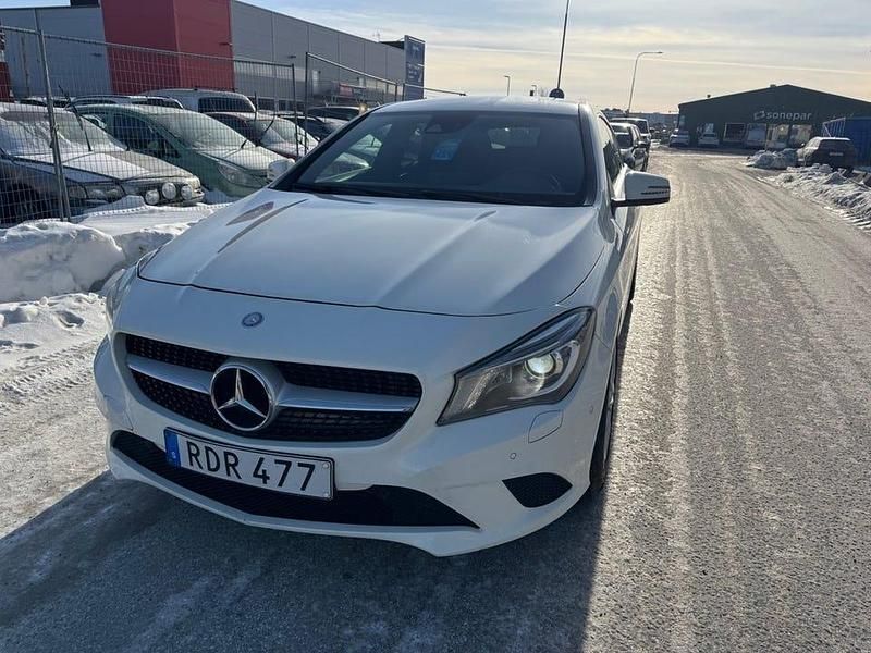 Begagnad Mercedes CLA200 Shooting Brake 156 HK (114 kW) 2016 Vit Kombi