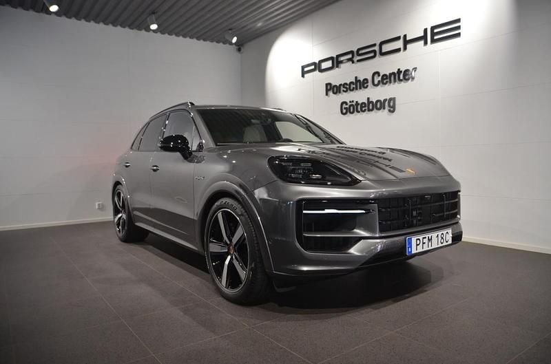 Begagnad Porsche Cayenne 471 HK (346 kW) 2025 Mörkgrå (grey) SUV