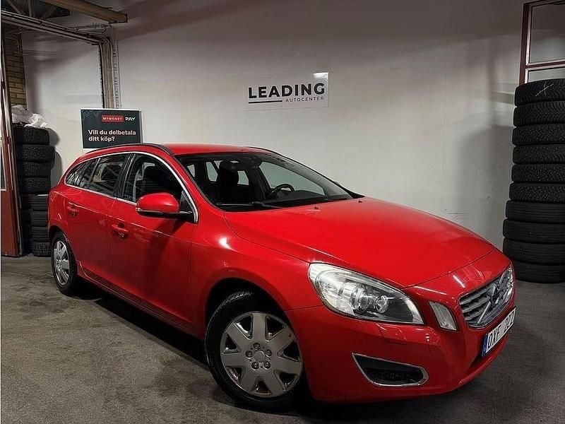 Röd Begagnad 2011 Volvo V60 Momentum Kombi | 79 900 kr (Bra pris) - Bild 1/4