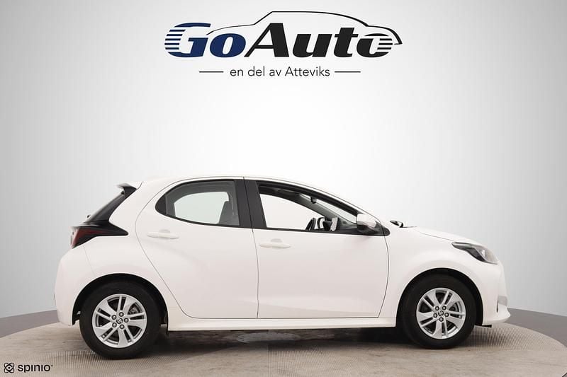 Begagnad Toyota Yaris 2023 Vit Halvkombi