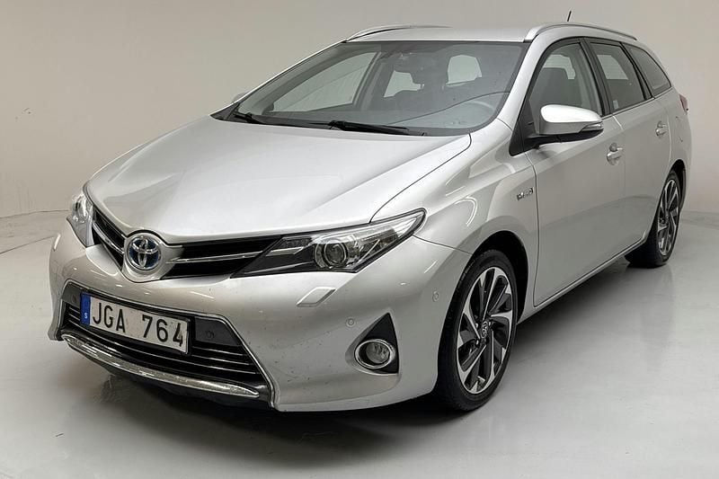 Silver Begagnad 2014 Toyota Auris | 153 000 kr - Bild 1/4