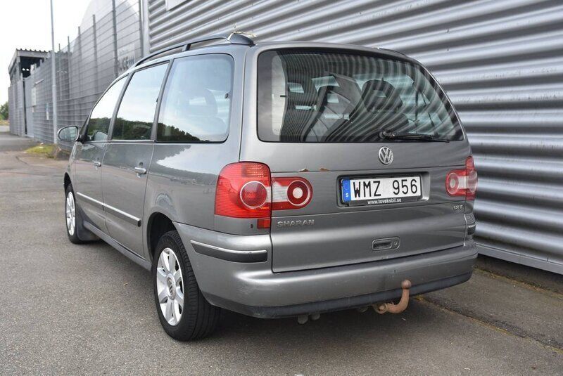 Begagnad VW Sharan 150 HK (110 kW) 2005 Gråmetallic Minibuss