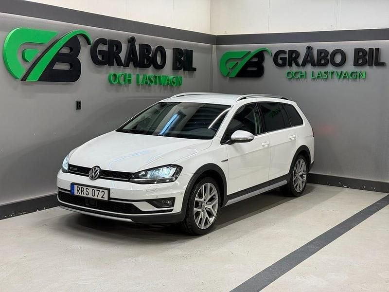 Begagnad VW Golf Alltrack 180 HK (132 kW) 2017 Vit Kombi
