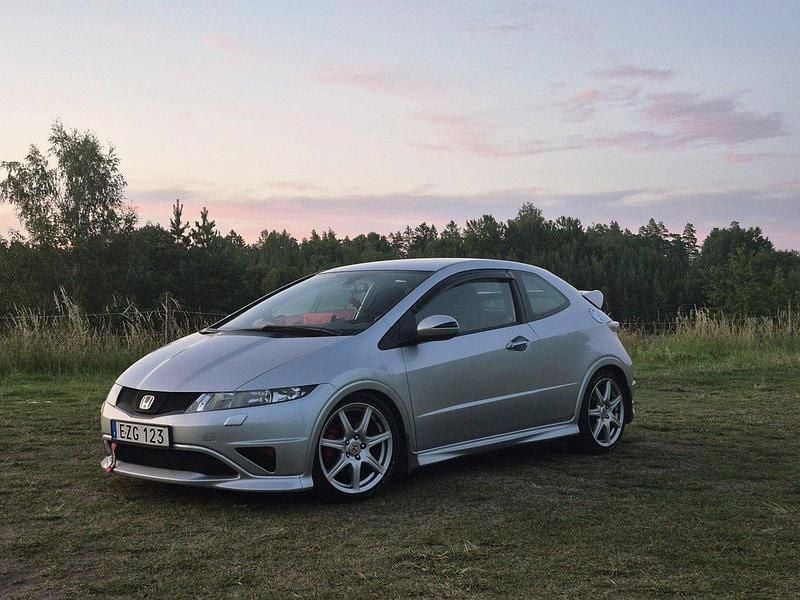 Silver Begagnad 2007 Honda Civic Type R Halvkombi | 120 000 kr (Dyr) - Bild 1/4