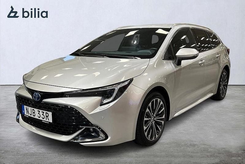 Silver Begagnad 2025 Toyota Corolla Style Kombi | 339 900 kr (Marknadspris) - Bild 1/3