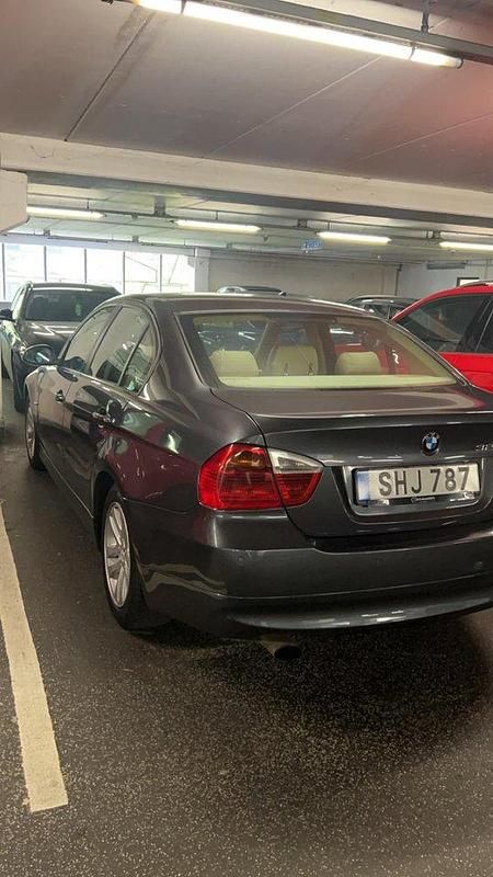 Grå Begagnad 2007 BMW 320 Sedan | 52 000 kr (Marknadspris) - Bild 1/3