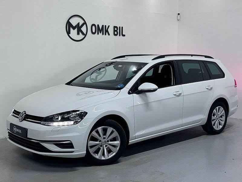 Vit Begagnad 2018 VW Golf VII Kombi | 149 900 kr (Marknadspris) - Bild 1/4