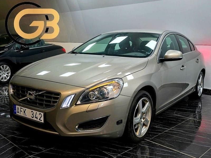 Brun Begagnad 2012 Volvo S60 Momentum Sedan | 95 900 kr (Bra pris) - Bild 1/4