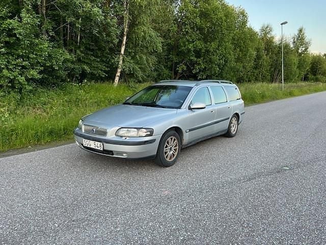 Grå Begagnad 2001 Volvo V70 Kombi | 7 500 kr (Superpris) - Bild 1/4