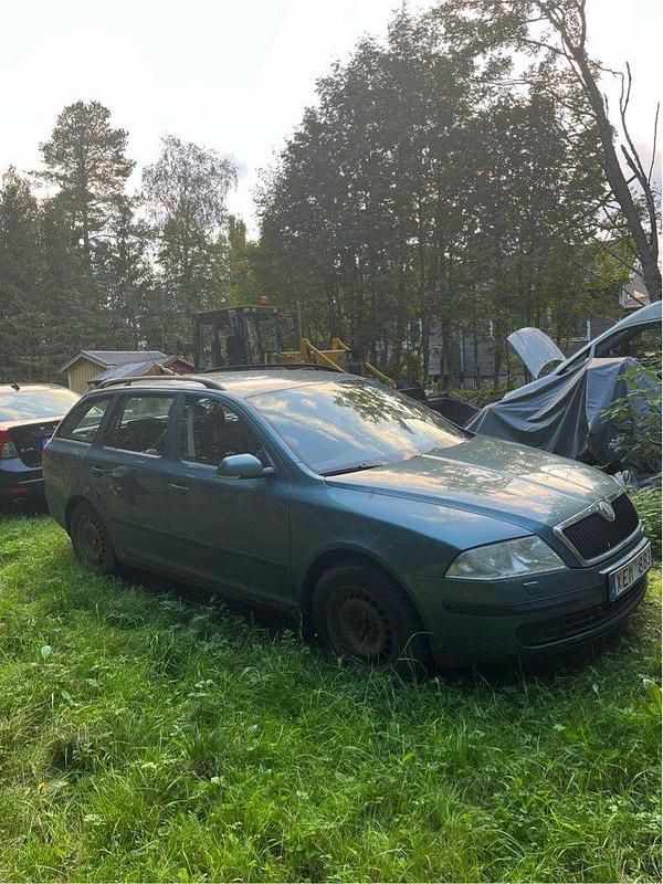 Grön Begagnad 2006 Skoda Octavia Kombi | 5 000 kr (Superpris) - Bild 1/2