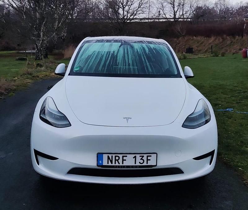 Begagnad Tesla Model Y Long Range RWD 250 kW (340 HK) 2024 Vit SUV