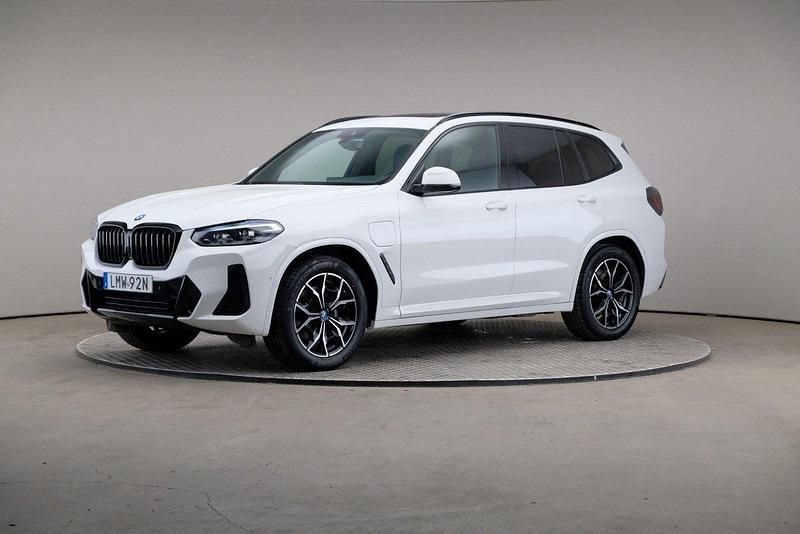 Vit (alpine white) Begagnad 2022 BMW X3 M Sport SUV | 419 000 kr (Marknadspris) - Bild 1/4