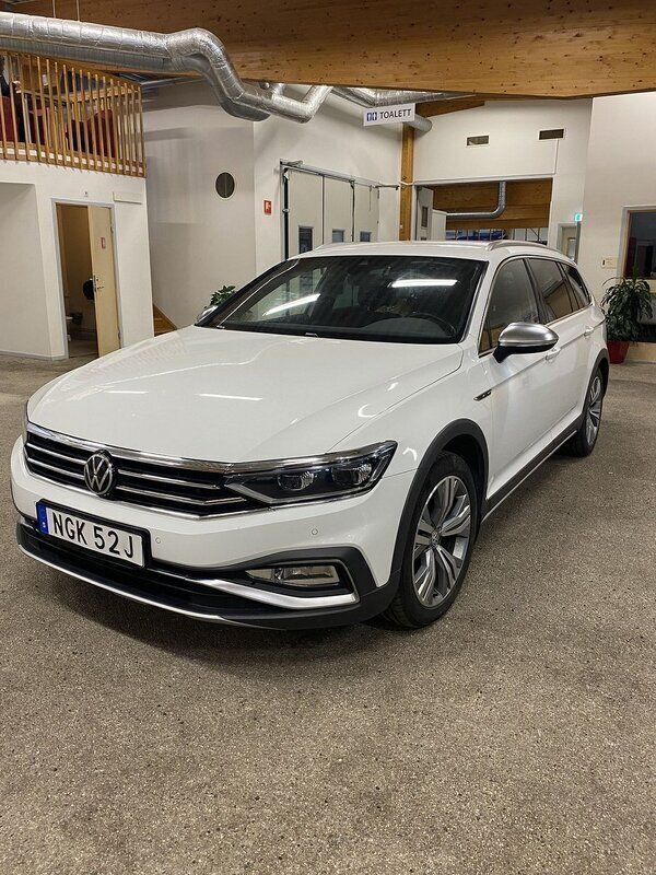 Vit Begagnad 2020 VW Passat Alltrack Kombi | 299 900 kr (Marknadspris) - Bild 1/4