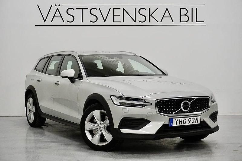 Vit Begagnad 2019 Volvo V60 CC Kombi | 234 000 kr (Bra pris) - Bild 1/4