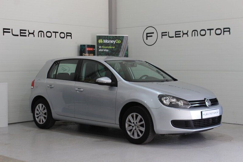 Silver Begagnad 2010 VW Golf VI Halvkombi | 74 800 kr (Marknadspris) - Bild 1/4