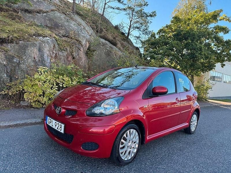 Blå Begagnad 2010 Toyota Aygo Halvkombi | 34 900 kr (Marknadspris) - Bild 1/4
