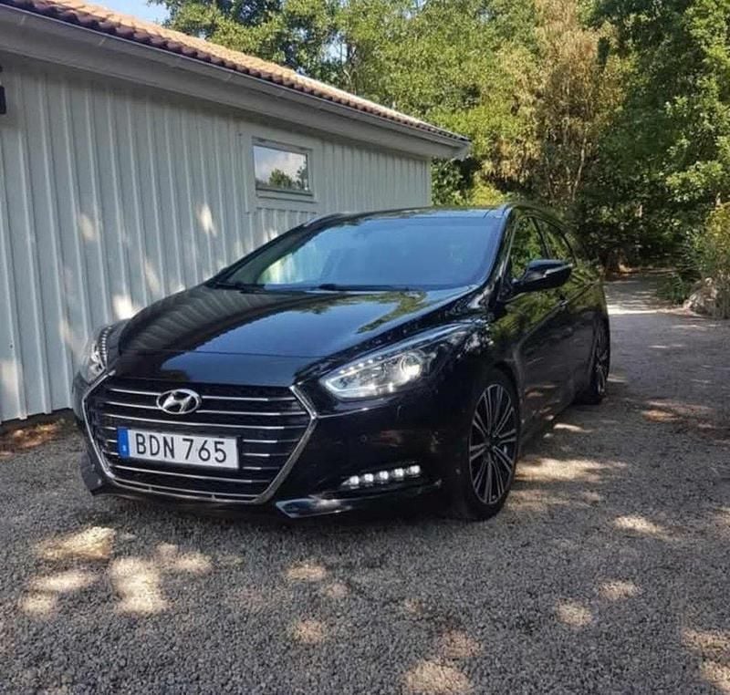 Svart Begagnad 2016 Hyundai i40 Kombi | 115 000 kr (Marknadspris) - Bild 1/4