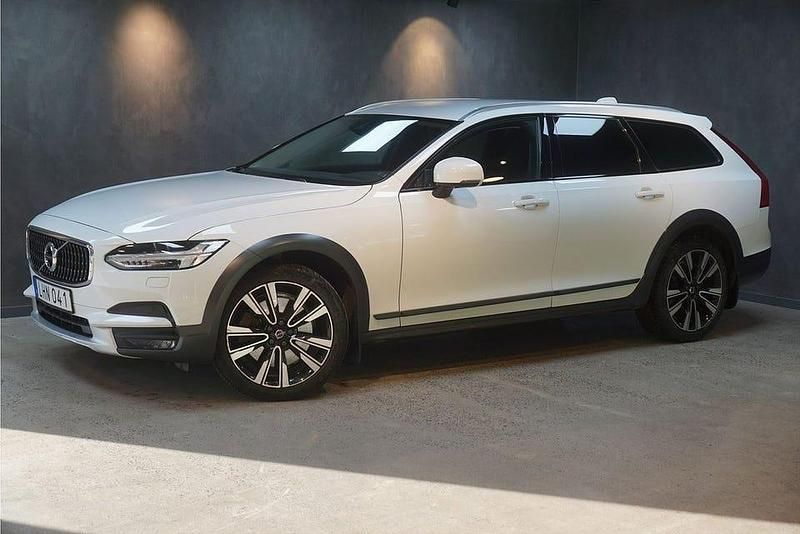 Begagnad Volvo V90 CC Momentum 190 HK (139 kW) 2018 Vit Kombi