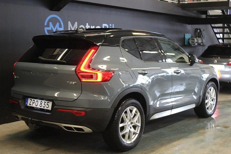Begagnad Volvo XC40 R-Design 179 HK (131 kW) 2019 Ljusgrå SUV