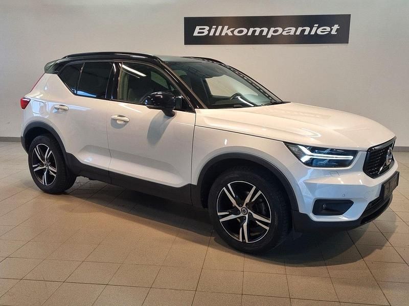 Vit Begagnad 2019 Volvo XC40 R-Design SUV | 329 000 kr - Bild 1/4