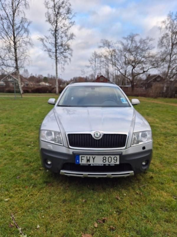 Begagnad 2008 Skoda Octavia Scout Kombi | 47 500 kr (Marknadspris) - Bild 1/4