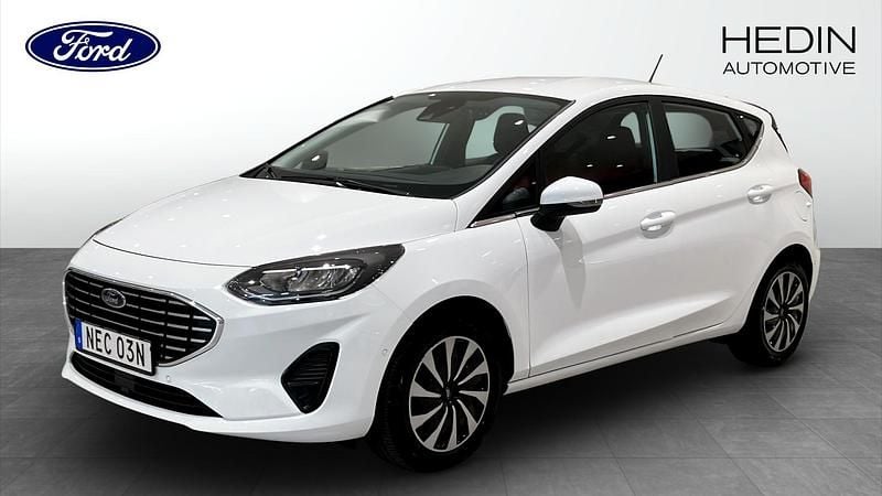 Vit (white) Begagnad 2022 Ford Fiesta Halvkombi | 169 900 kr (Marknadspris) - Bild 1/4