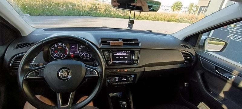 Silver Begagnad 2018 Skoda Fabia Style Halvkombi | 100 000 kr (Marknadspris) - Bild 1/4