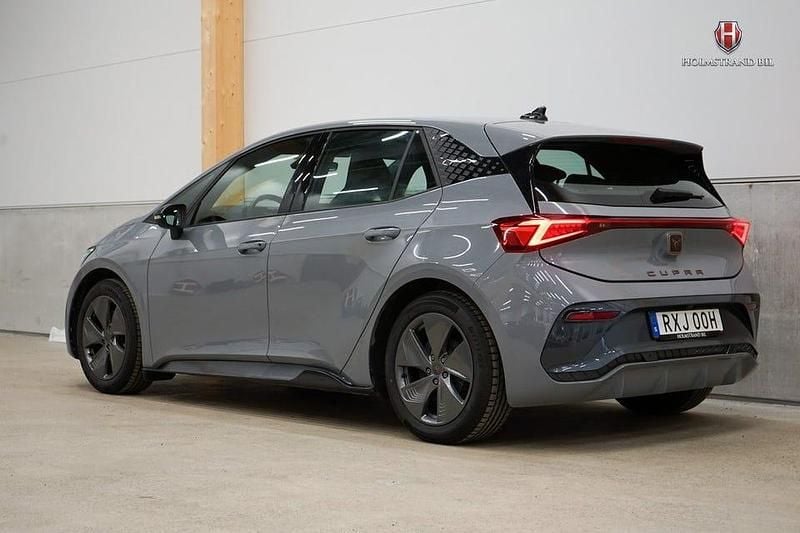 Begagnad Cupra Born 150 kW (204 HK) 2023 Grå Halvkombi