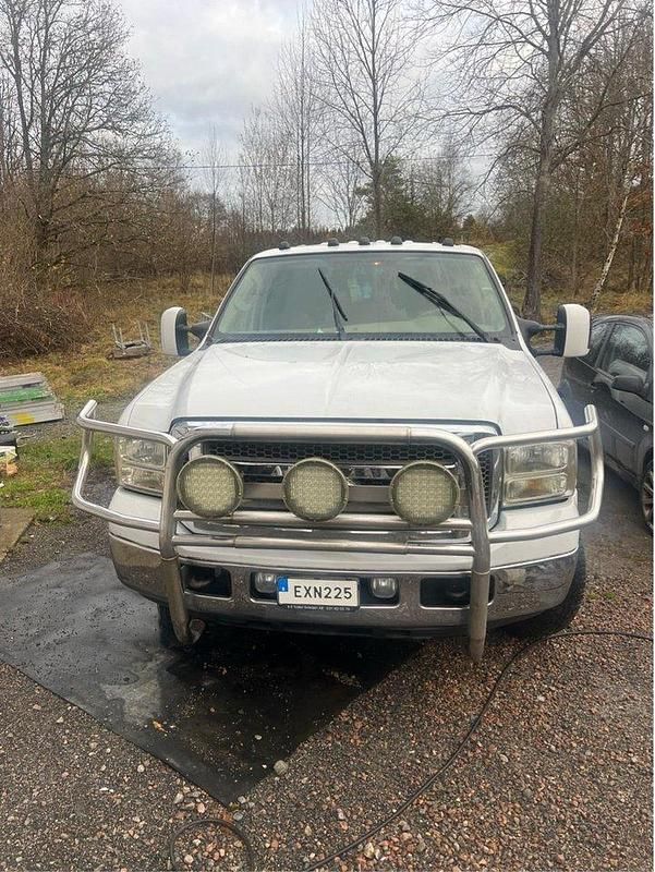 Vit Begagnad 2005 Ford V8 | 250 000 kr - Bild 1/4