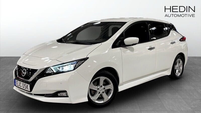 Vit (white) Begagnad 2021 Nissan Leaf N-Connecta Halvkombi | 174 900 kr (Marknadspris) - Bild 1/4