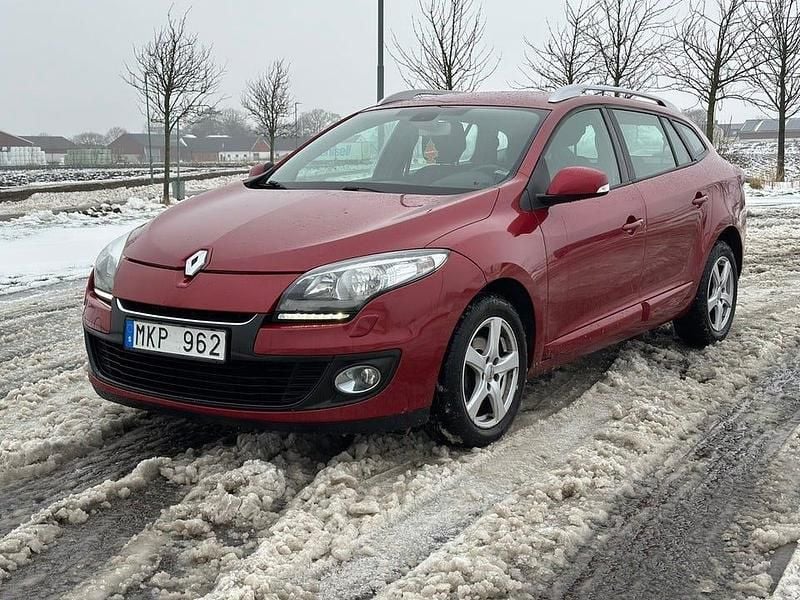 Röd Begagnad 2013 Renault Mégane GrandTour Kombi | 47 500 kr (Marknadspris) - Bild 1/4