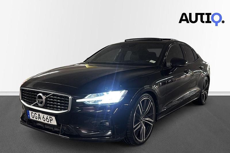 Svart (onyx black) Begagnad 2020 Volvo S60 R-Design Sedan | 329 900 kr (Marknadspris) - Bild 1/4