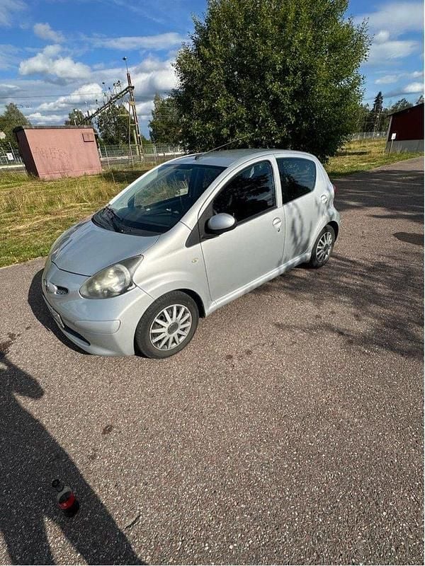 Silver Begagnad 2007 Toyota Aygo Halvkombi | 26 500 kr (Marknadspris) - Bild 1/4