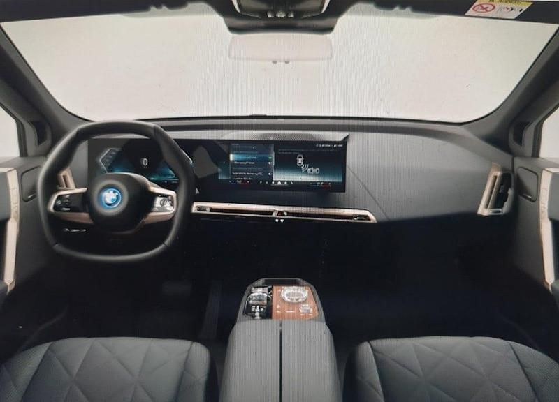 Begagnad BMW iX Exclusive 239 kW (326 HK) 2024 Oxide grey metallic | naturläder amido SUV