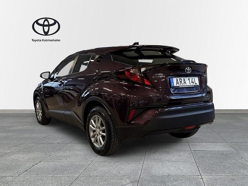 Begagnad Toyota C-HR Active 122 HK (89 kW) 2022 Lilla metallic SUV