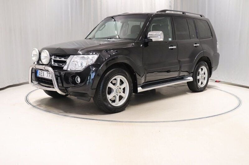 Svart Begagnad 2013 Mitsubishi Pajero SUV | 169 800 kr (Bra pris) - Bild 1/4